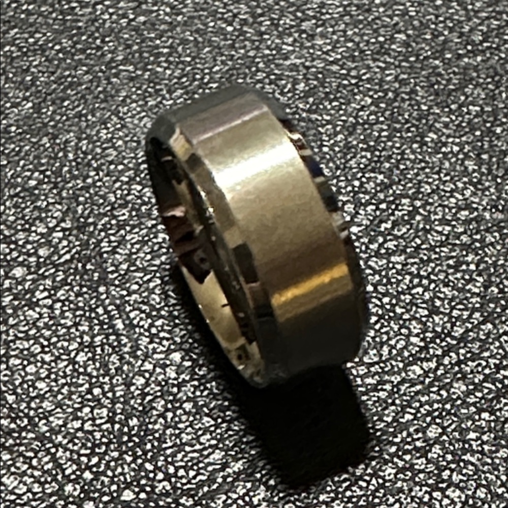 Silver-Tone Polished Beveled Edge Brushed Finish Band Ring Unisex NEW